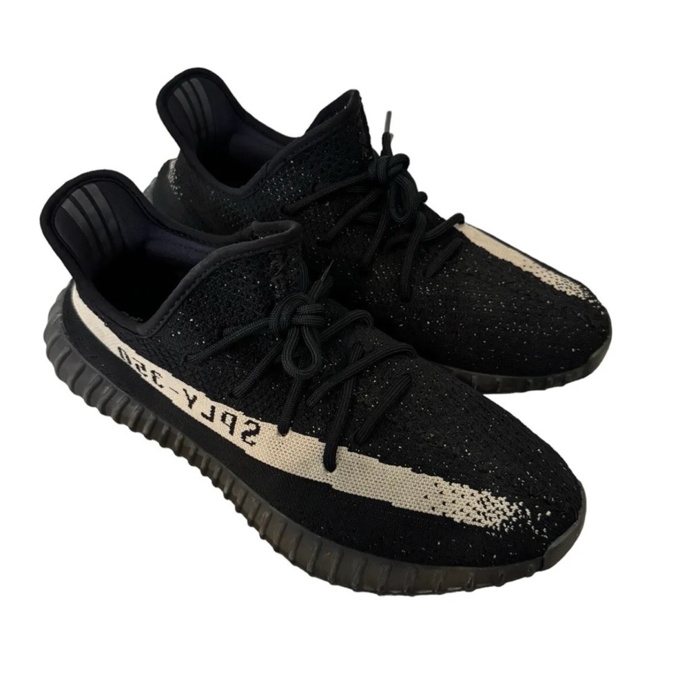 Men’s size 12 - adidas YEEZY boost 350 v2 Low Oreo GREAT CONDITION - Picture 2 of 7